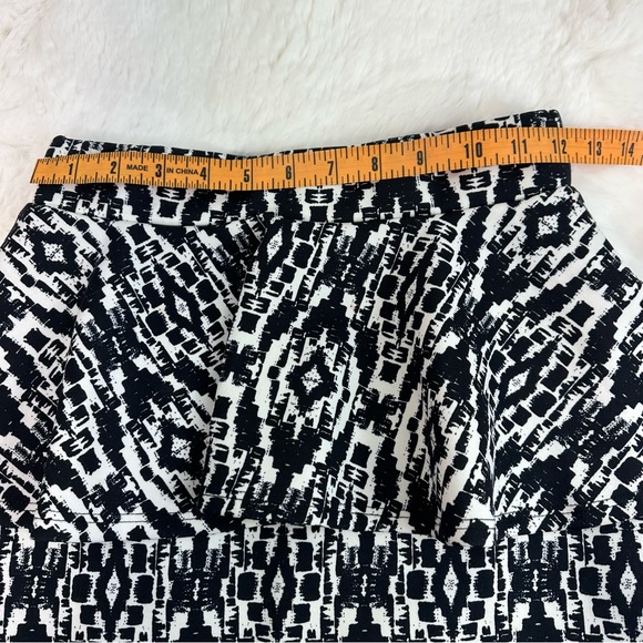 2b Bebe Casual Skirt Ruffle accents, Frills & ruffles Size: XS - Picture 3 of 6